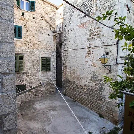 Toma * Trogir