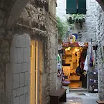 Toma 아파트 트로기르
